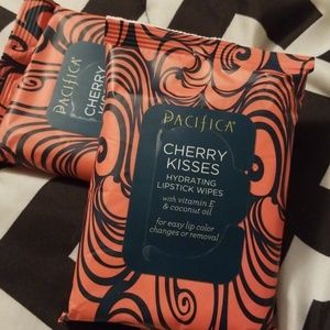 ❤Pacifica Cherry Kisses Hydrating Lipstick Wipes